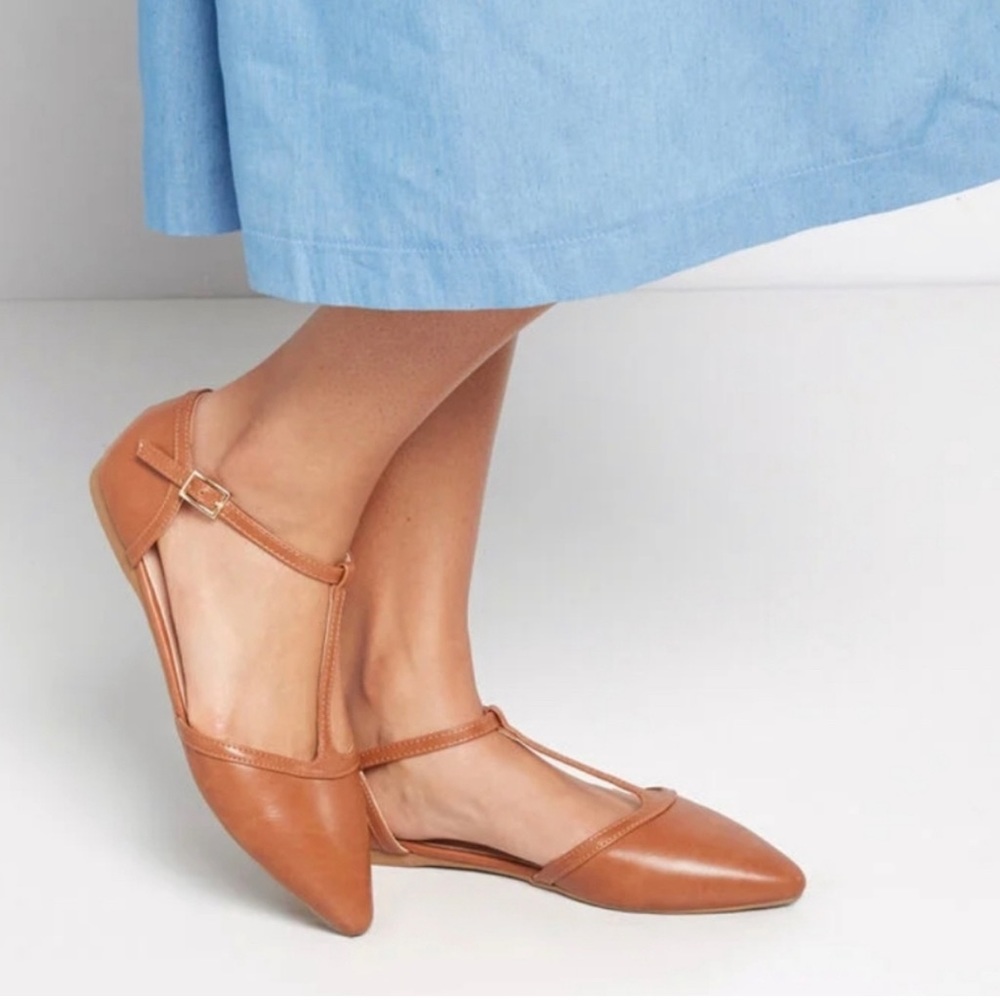 NWOT Modcloth Heartbeat Strappy Flats Brown Size 8